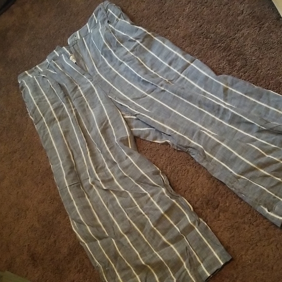 Universal Thread High Rise Wide Leg Crop - Picture 2 of 7